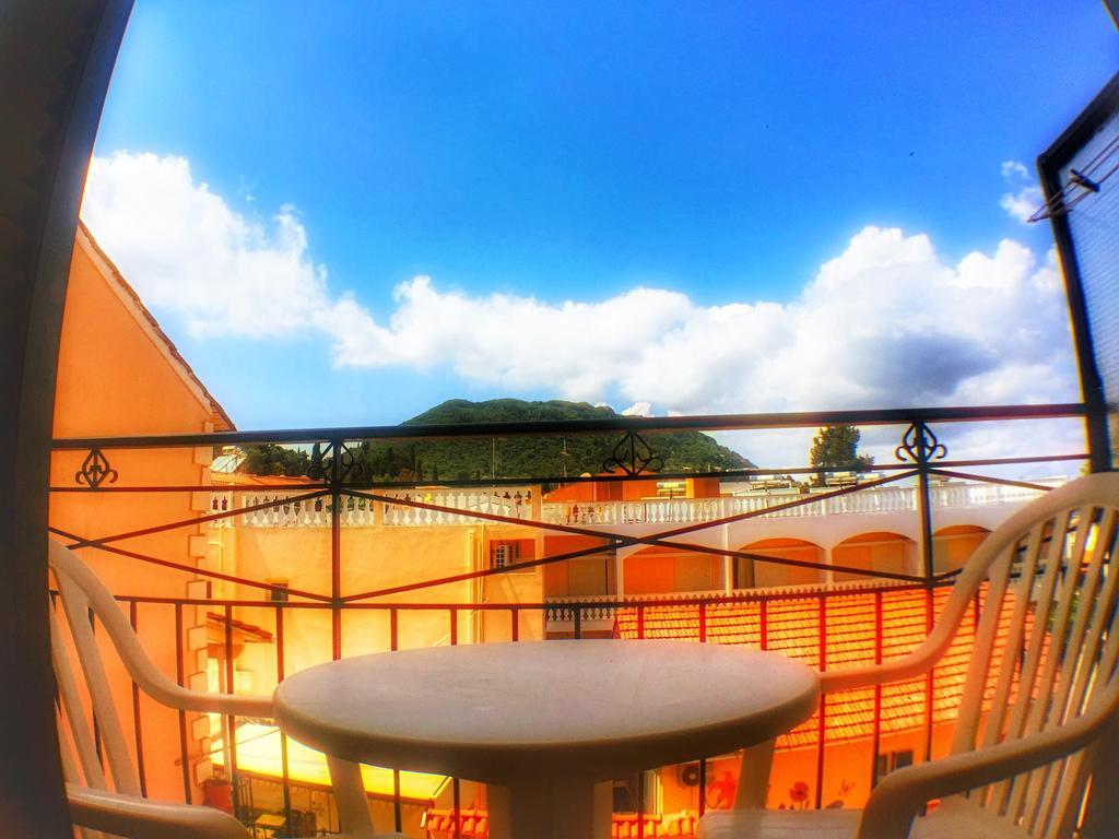 Benitsa Beach Hotel Achílleion Екстериор снимка